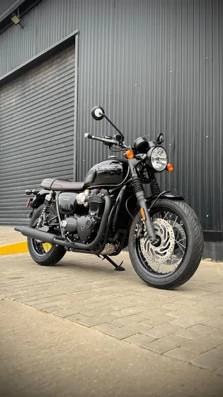 Triumph Bonneville T120 Black