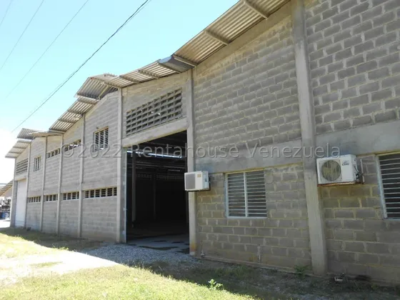 Cesar Bullones Vende Amplio Galpón Comercial En Zona Industrial, Yaracuy 25-12419