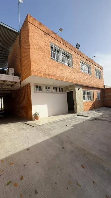 Se Vende Comoda Casa En Calle Cerrada Urb. Trigal Centro 284796