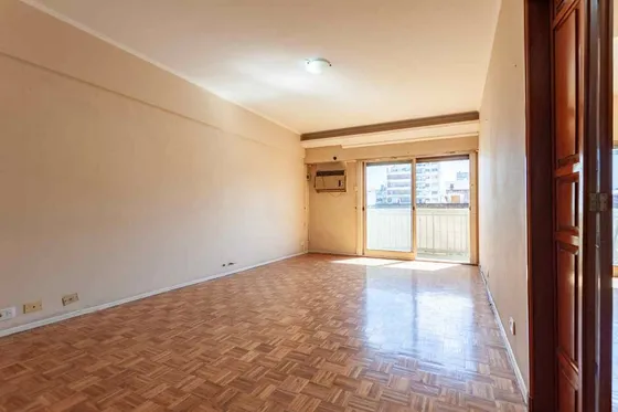 Venta Depto. 3 Amb. C/ Dep. Y Cochera En  Flores 