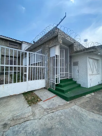 Apartoquinta Con Local Comercial  En El Bosque Soocc