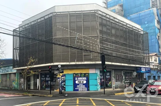 Edificio De Oficinas / Salas En Arriendo En Concepción