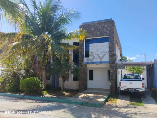 Townhouse Conjunto Residencial Sol Del Este, Pampatar, Isla De Margarita