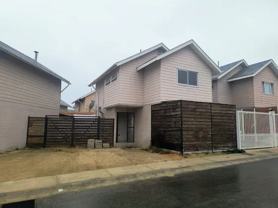 Casa En Venta De 3 Dorm. En Quilpué