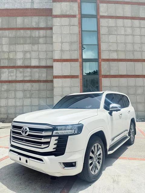 Toyota Land Cruiser Lc300
