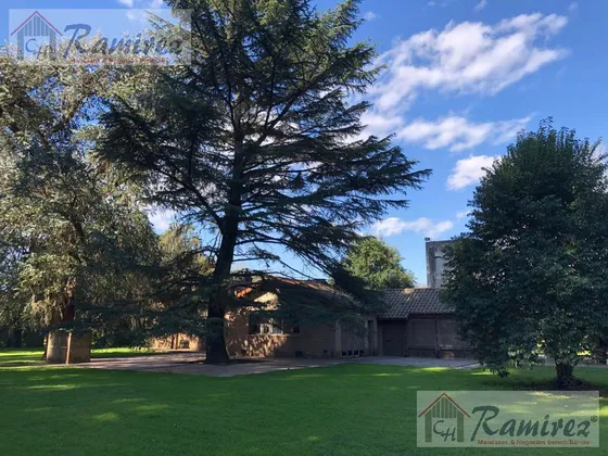 Quinta En Venta 4 Casas Sobre 16.500 M2 - La Reja, Moreno