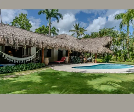 Encanto Caribeño Auténtico A Pasos De Playa Bonita  Villa Amueblada Con Piscina Y Jardín Tropical