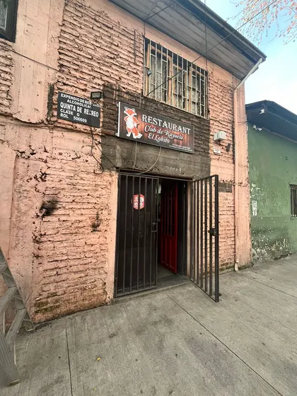 En Venta Amplia Propiedad Dividida En Un Galpón Y Restaurant
