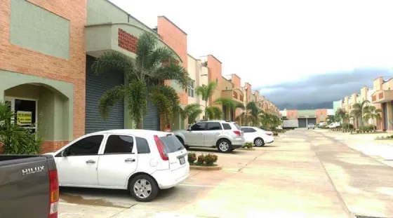 M.carpio Vende O Alquila Galpón En Centro Empresarial Del Norte, El Manantial PLG-71