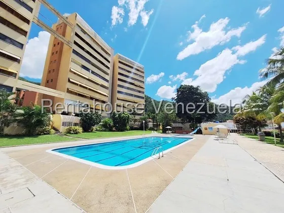 Amplio E Iluminado Apartamento Con Excelente Distribución, En Un Conjunto Residencial Muy Bien Ubicado. Hermosa Vista Panorámica A Toda La Ciudad. El Conjunto Cuenta Con Amplias Aéreas Recreacionales