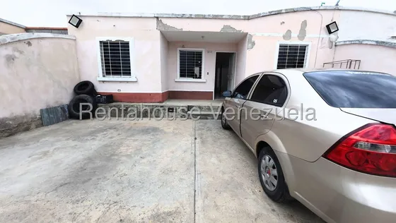 Venta Casa Ampliada De Tres Habitaciones En La Ensenada Lara Rc