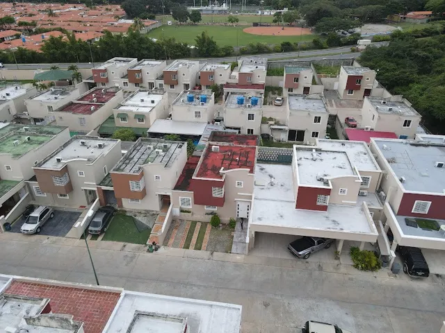 Casa En Venta En Ciudad Roca Al Este De Barquisimeto Gisselle Lobo Tiene En Venta Excelente Casa En Exclusivo Urbanismo Con Vigilancia Privada 24 Horas Con Gimnasio Parque Infantil Y Planta Electrica