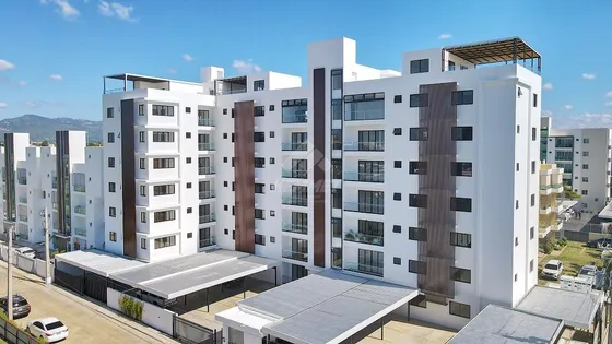Primer Piso Parqueos Techados Y Gimnasio Jardines Del Este Santiago