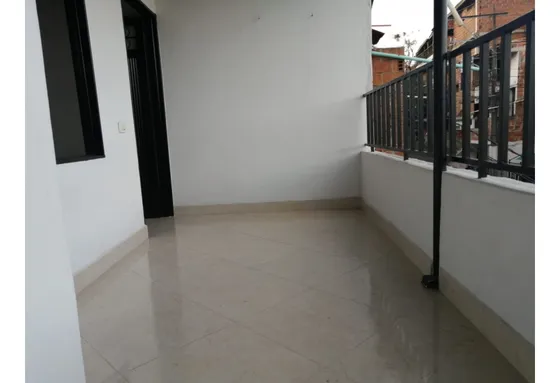 Vendo Casa En Robledo Kennedy-medellín-piso 3 Amplia-residencial