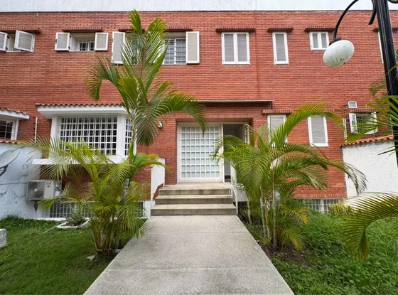 Hermosa Casa En La Castellana Impecablemente Mantenida