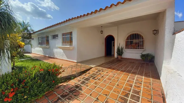 Casa En Valles De Camoruco, Calle Cerrada (al)