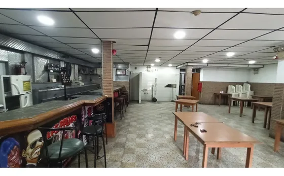 Alquilo Local Comercial 255m2 Los Rosales 3565