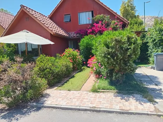 Arriendo Pieza, Chicureo Con Estacionamiento,fono 991583965