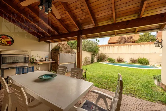 3 - 4 Dorm/ Suite/ Piscina / Play