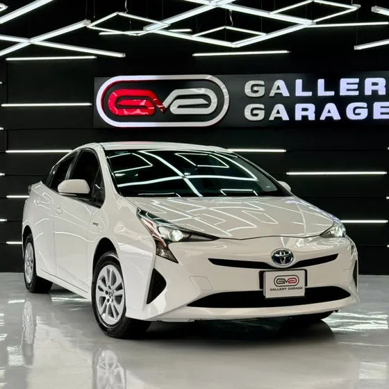 Toyota Prius 1.8 Base Cvt