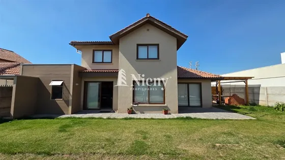 Casa En Venta De 3 Dorm. En Machalí