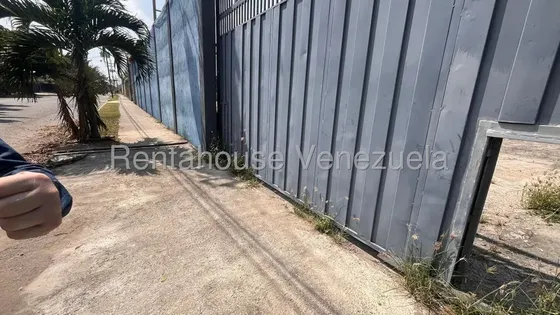 Galpon En Venta Barquisimeto Zona Industrial 1416 M² Terreno Pozo Profundo Corriente Trifasica En Esquina 6 Baños - Eduardo Nunes B6-a7771