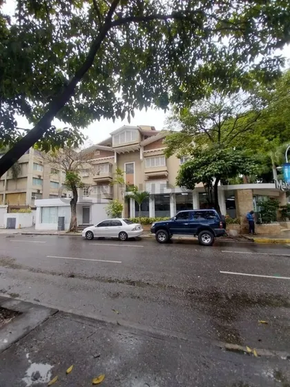 Amplia Oficina En Alquiler, Lista Para Mudarse A Las Mercedes