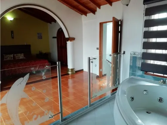 Casa Unifamiliar De 3 Niveles  En Venta  En Rionegro