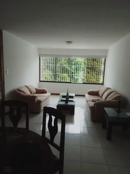 Se Alquila Apartamento En Las Colinas De Santa Mónica.