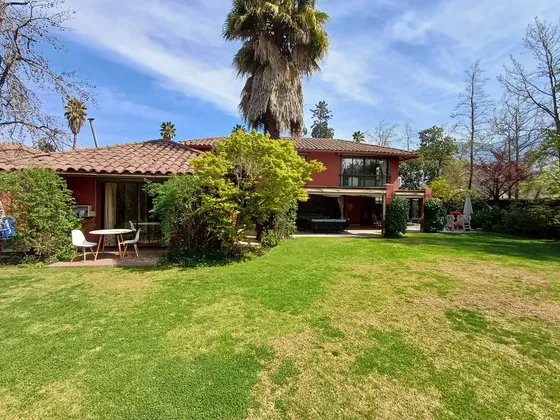 Amplia Y Preciosa Casa En Venta En Vitacura