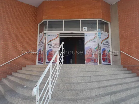 % Raiza Suarez Vende Local Comercial A Estrenar En Cc Del Centro De Barquisimeto 2 5 7 9 3 8 Con Vigilancia Estacionamiento Privado Ambientes Armonicos Visitalo.                                       