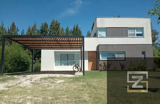 Casa En Venta De 3 Dormitorios A Estrenar En Lares De Canning