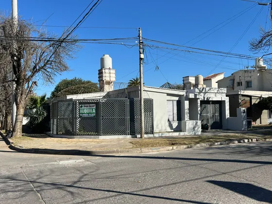 Alquilo Casa B Residencial Velez Sarsfield - 4 Dormitorios Con Cochera-