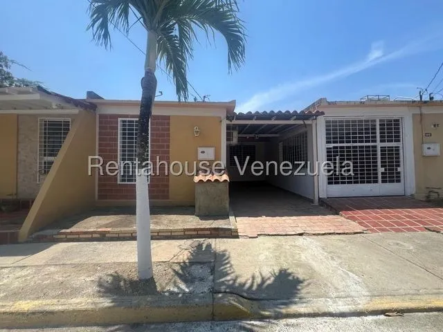 Casa En Venta En Cabudare Urb La Morita Comprendida Por 105m2 Vigilancia Las 24 Horas Acogedora Cod 25 18469 Comunicate Soy Gabi Irastorza                                                              