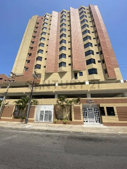 En Alquiler Apartamento Ubicado En Lecheria Av Bolivar Con Playa Mansa Cr Kiara