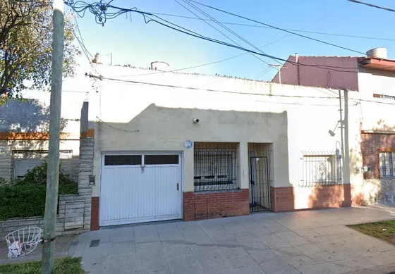Venta Casa 3 Ambientes Con Cochera Patio Y Quincho