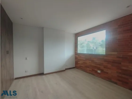 Venta De Apartamento En Edificio Del Retiro(mls#247836)