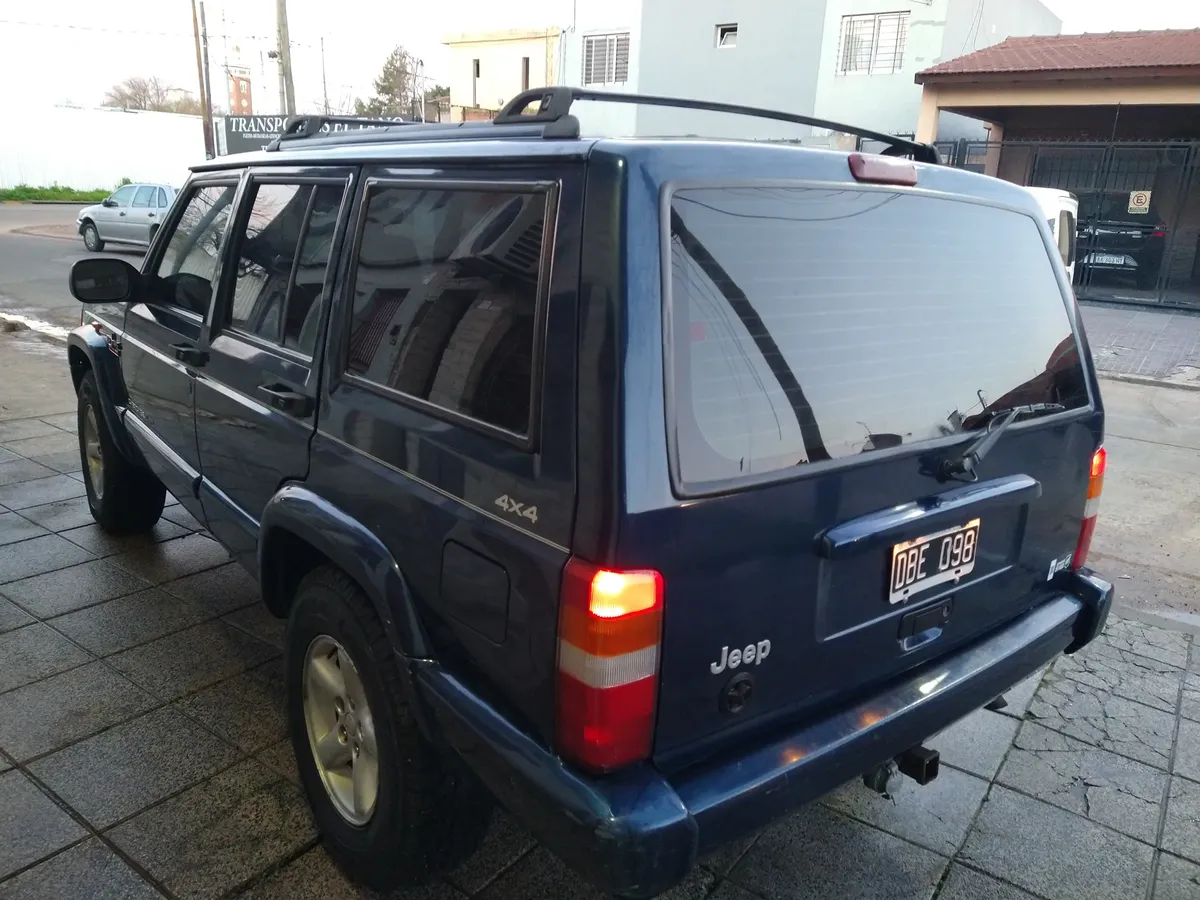 Jeep Cherokee 2.5 Classic535332461782640644