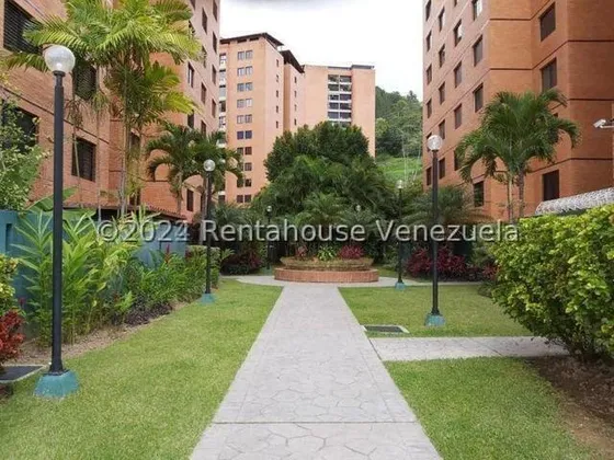 Ino Pierdas La Oportunidad De Vivir En Un Lugar Cómodo, Seguro Y Con Todas Las Comodidades Que Necesitas.urbanización Tranquila Y Segura.casa Club Con Piscina . Está En Colinas De La Tahona
