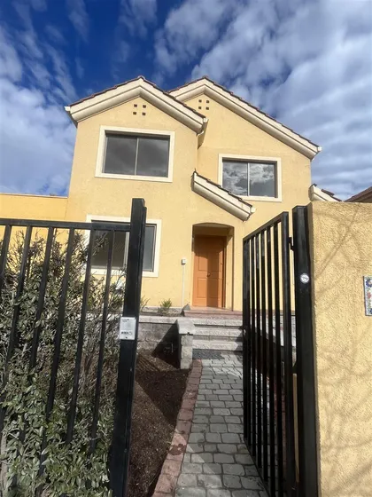 Casa En Venta De 4 Dorm. En Lo Barnechea