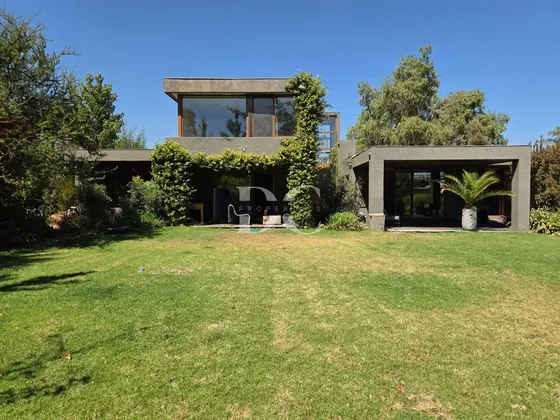 Casa En Venta De 5 Dorm. En Colina Piedra Roja Chicureo