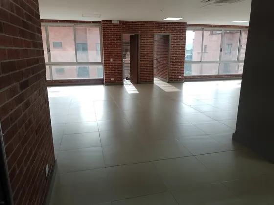 Oficina En Arriendo Ubicada En El Poblado Sector Castropol (24752).