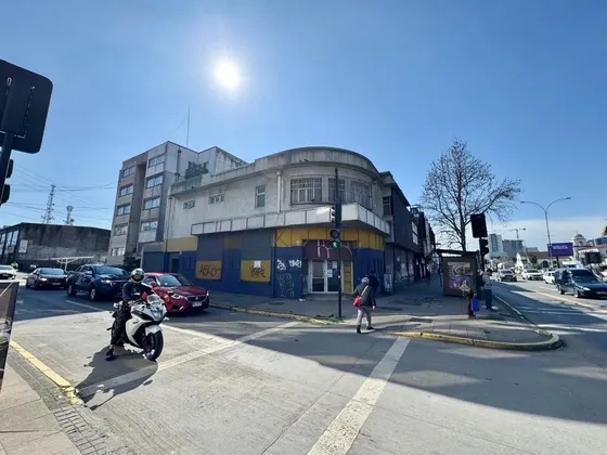 Local Av. Los Carrera Esquina A. Pinto, Concepción.