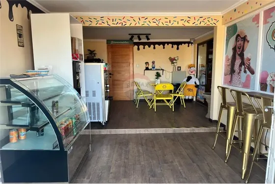 Casa Con 2 Locales Comerciales En Venta