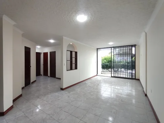 Apartamento En Arriendo En Avenida Libertadores. Cod A30999