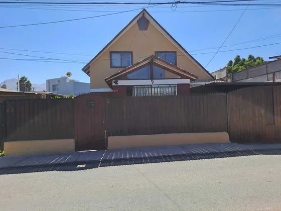 Venta De Amplia Casa Con Hermoso Diseño (148852)