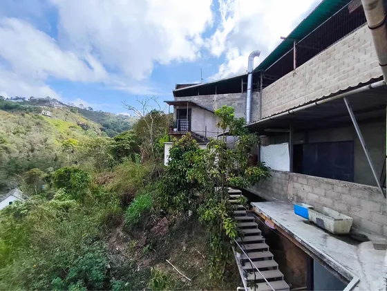 En Venta Amplio Galpón Ubicado Vía San Diego De Los Altos Rz