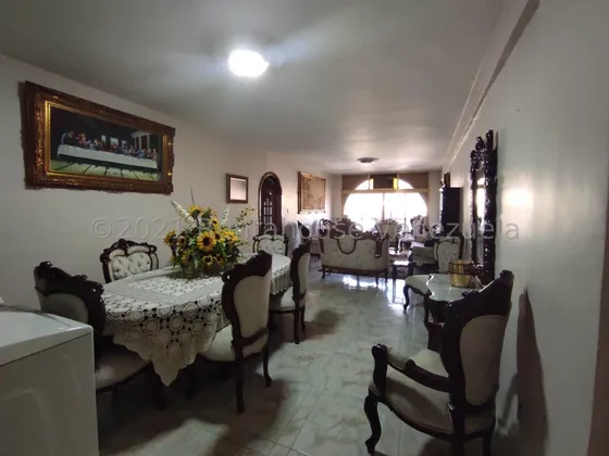 Jip 23-14855. Rent-a-house Vende Amplio Apartamento De 138 Mts2, Cocina Con Tope De Granito Y Cercanía A Centros Comerciales, Comercios, Colegios, Etc. Centro La Victoria