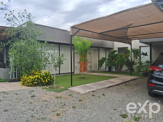 Venta De Amplia Casa En Huertos Familiares, Comuna Til Til
