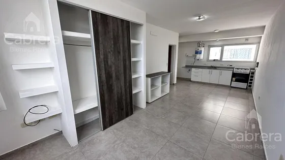 Alquiler Monoambiente Con Cochera, En La Plata